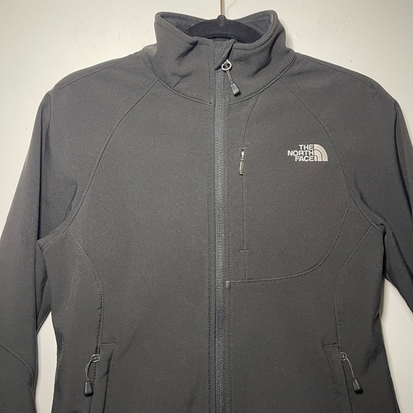 *Sold* The North Face Women’s Black TNF Apex Bionic Fitted Jacket in S - Picture 2 of 11